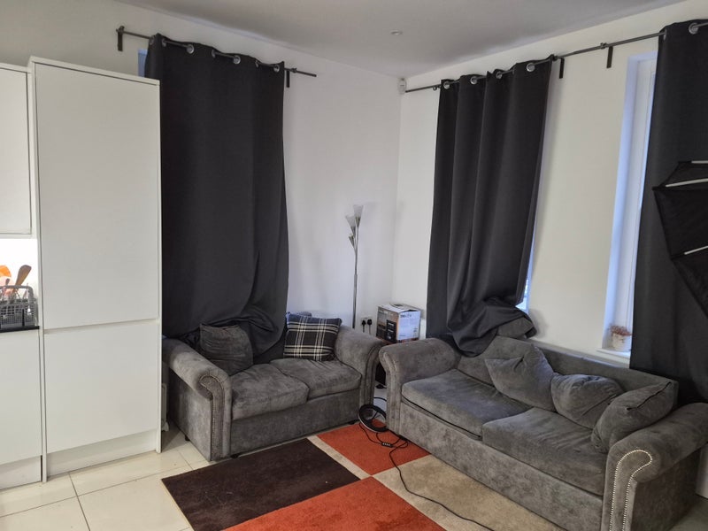 Room Warham Road in Greater London