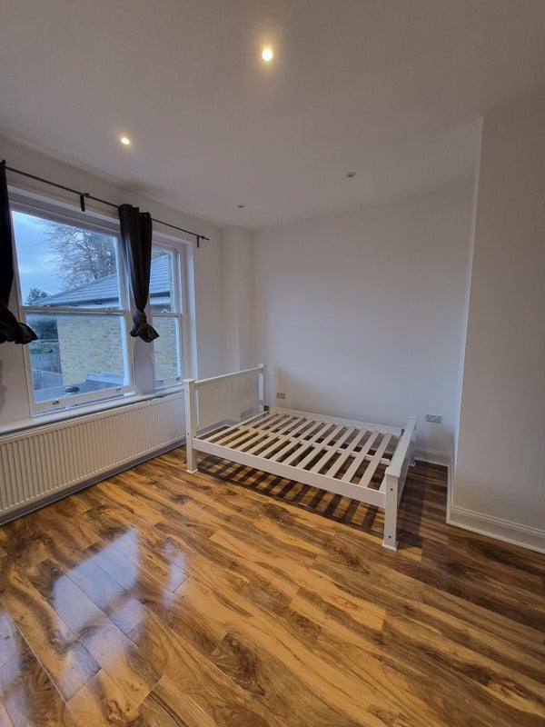 Room Warham Road in Greater London