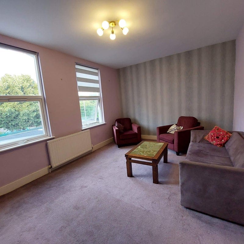 Room Markhouse Road in Greater London