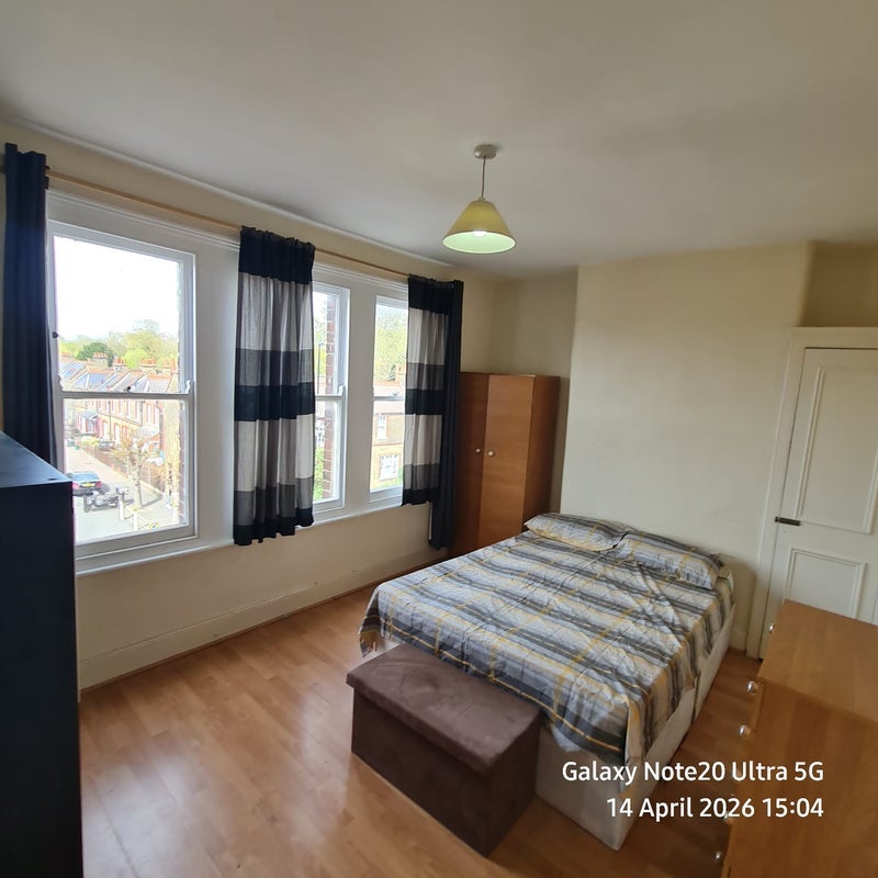Flat Lordship Lane in Greater London