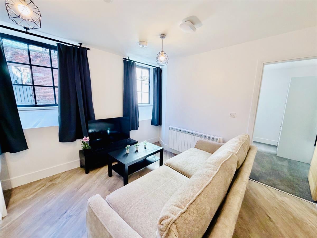 Flat Alma Close in Nottingham