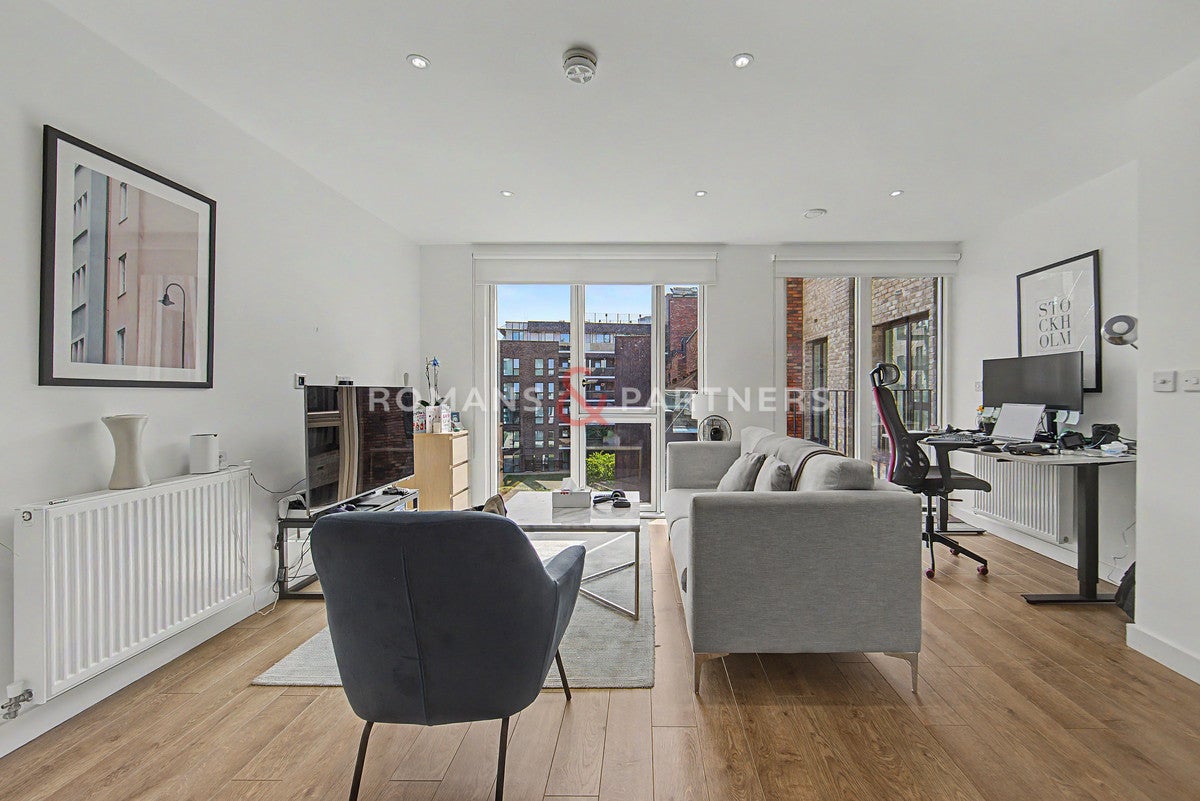 Flat Montford Place in Greater London