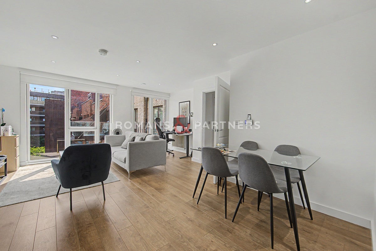 Flat Montford Place in Greater London