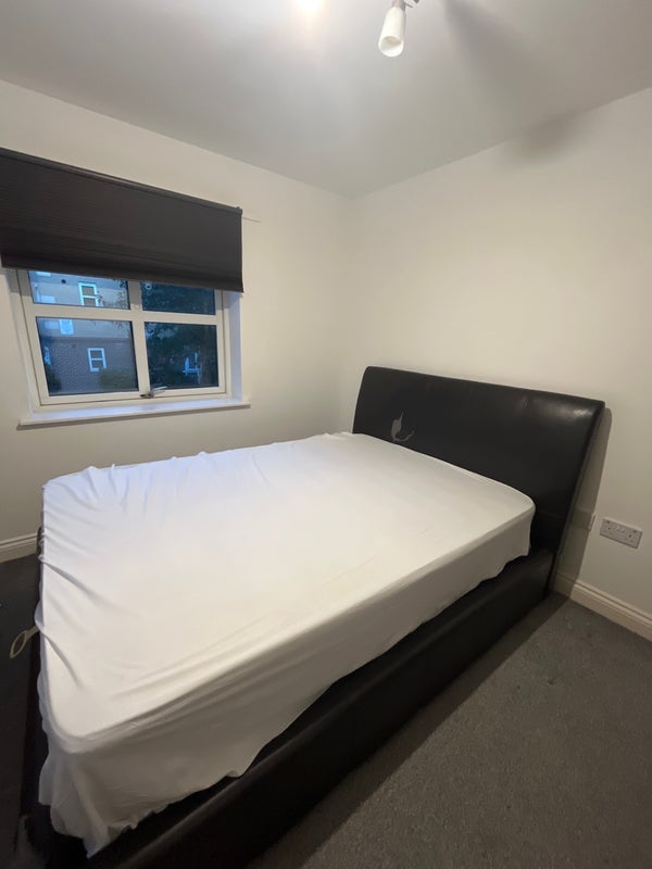 Room Dickens Wood Close in Greater London