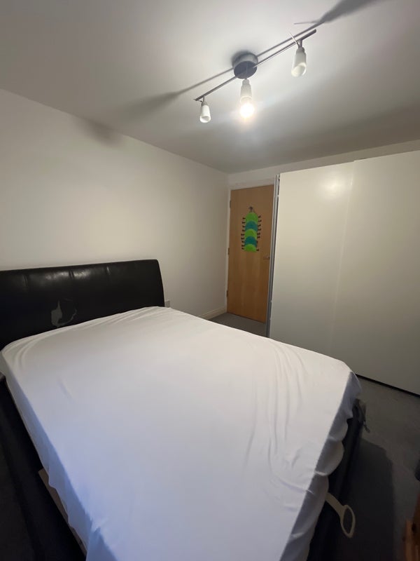 Room Dickens Wood Close in Greater London