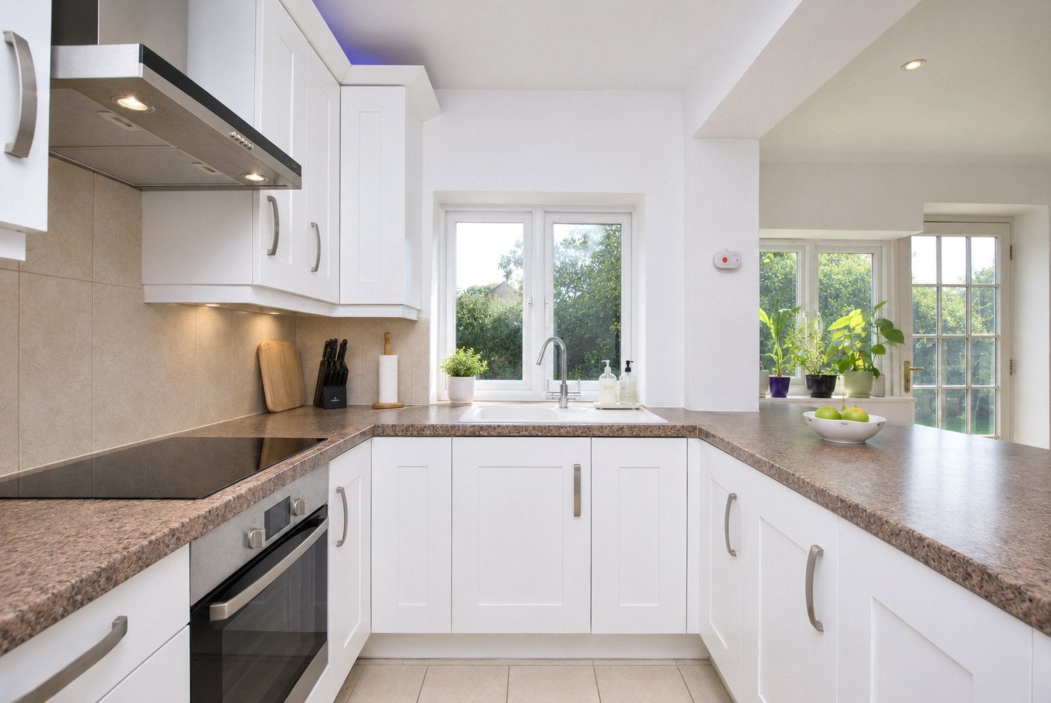 Room Ardmore Avenue in Guildford