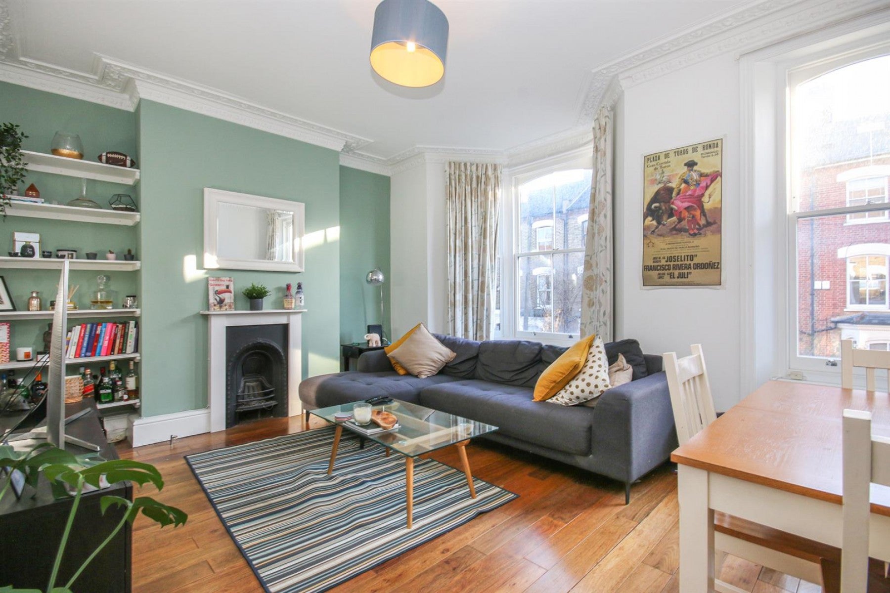 Flat Fairbridge Road in Greater London