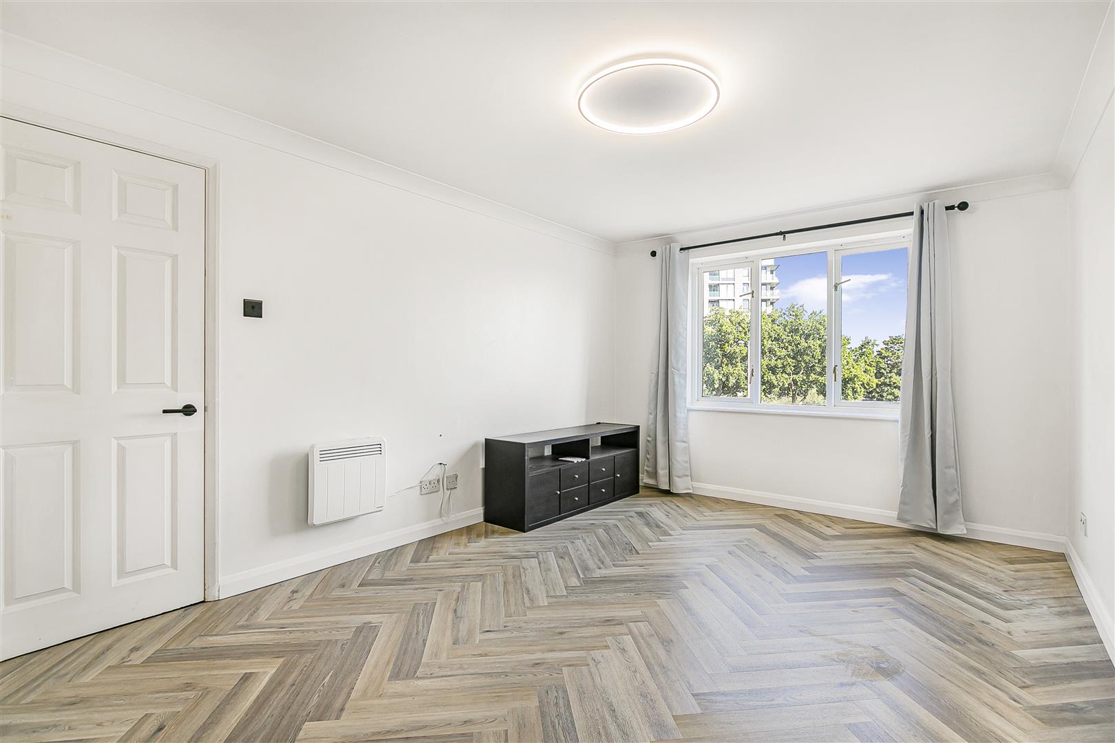 Flat Sopwith Way in Greater London