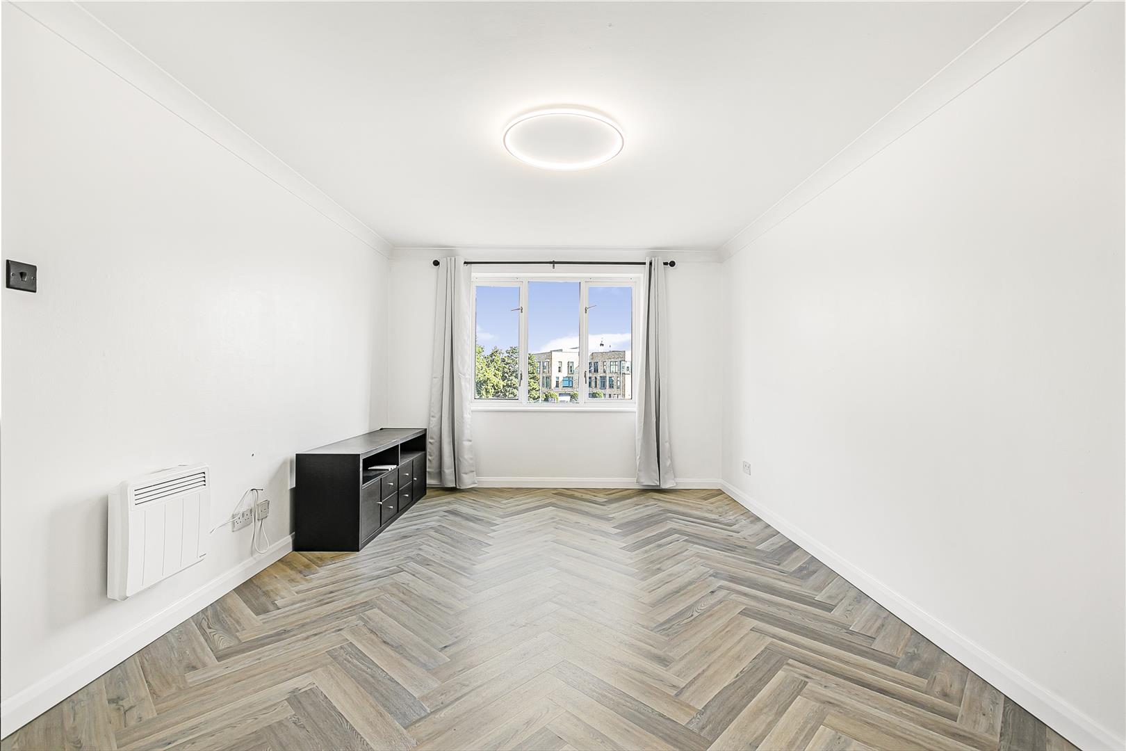 Flat Sopwith Way in Greater London