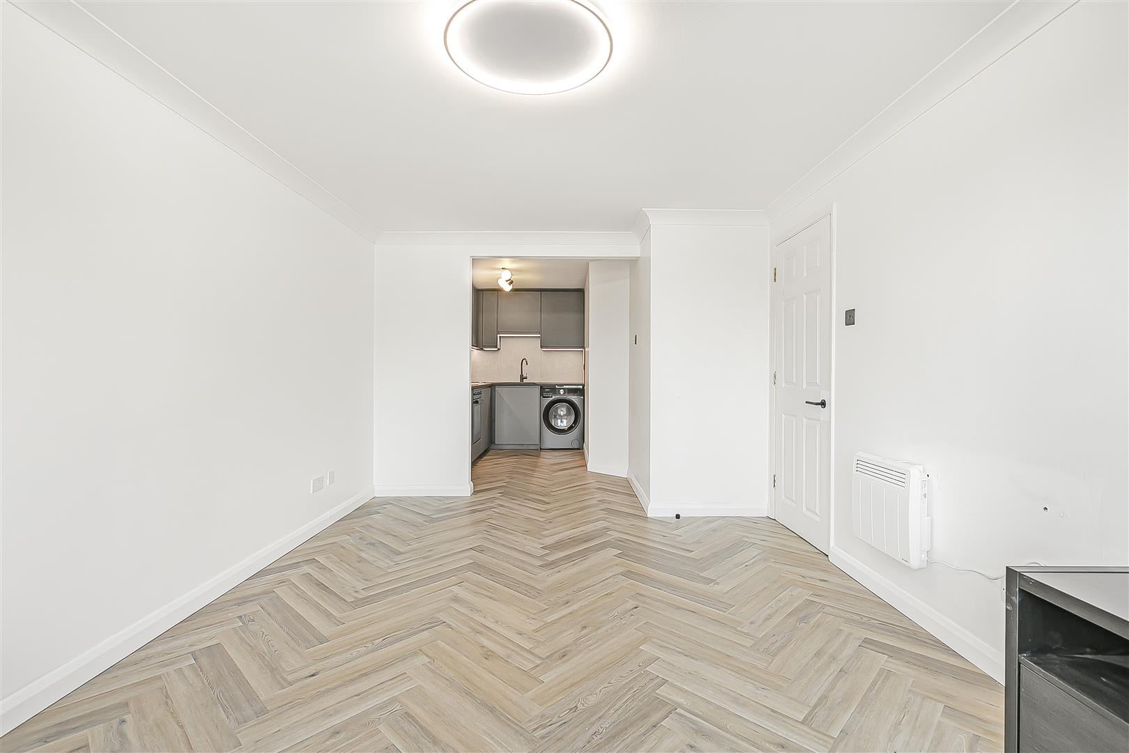 Flat Sopwith Way in Greater London