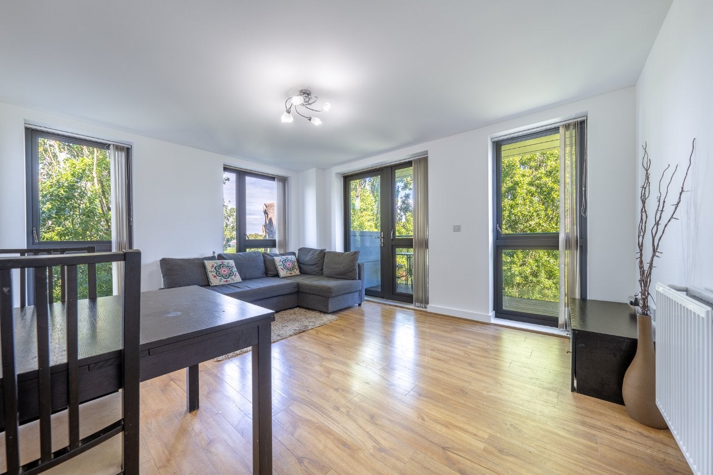 Flat Charcot Road in Greater London