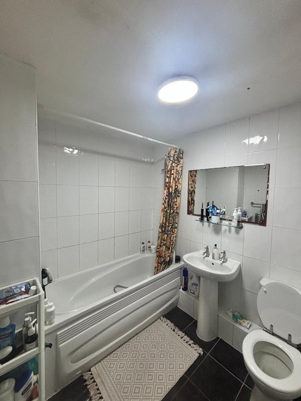 Room Godwin Close in Greater London