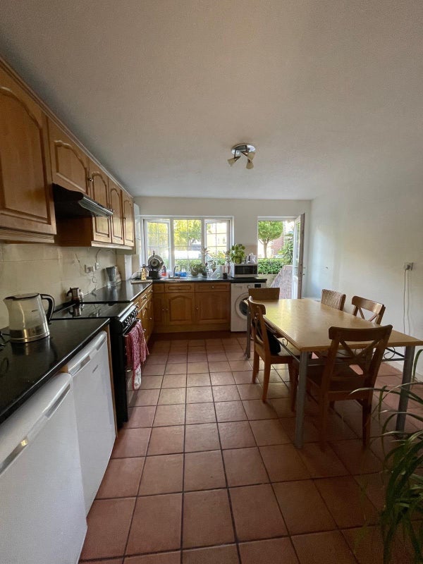 Room Godwin Close in Greater London