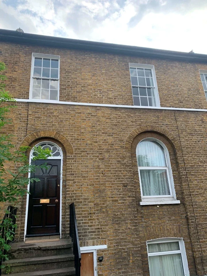 Flat Peckham Hill Street in Greater London