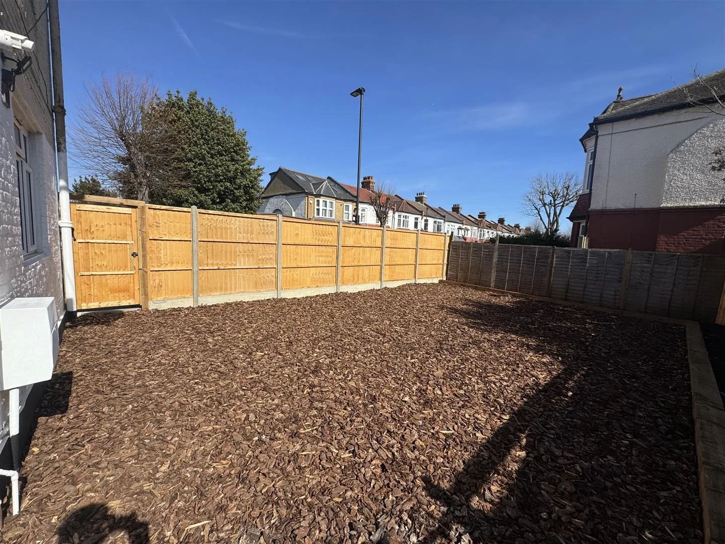 Flat Kelvin Avenue in Greater London