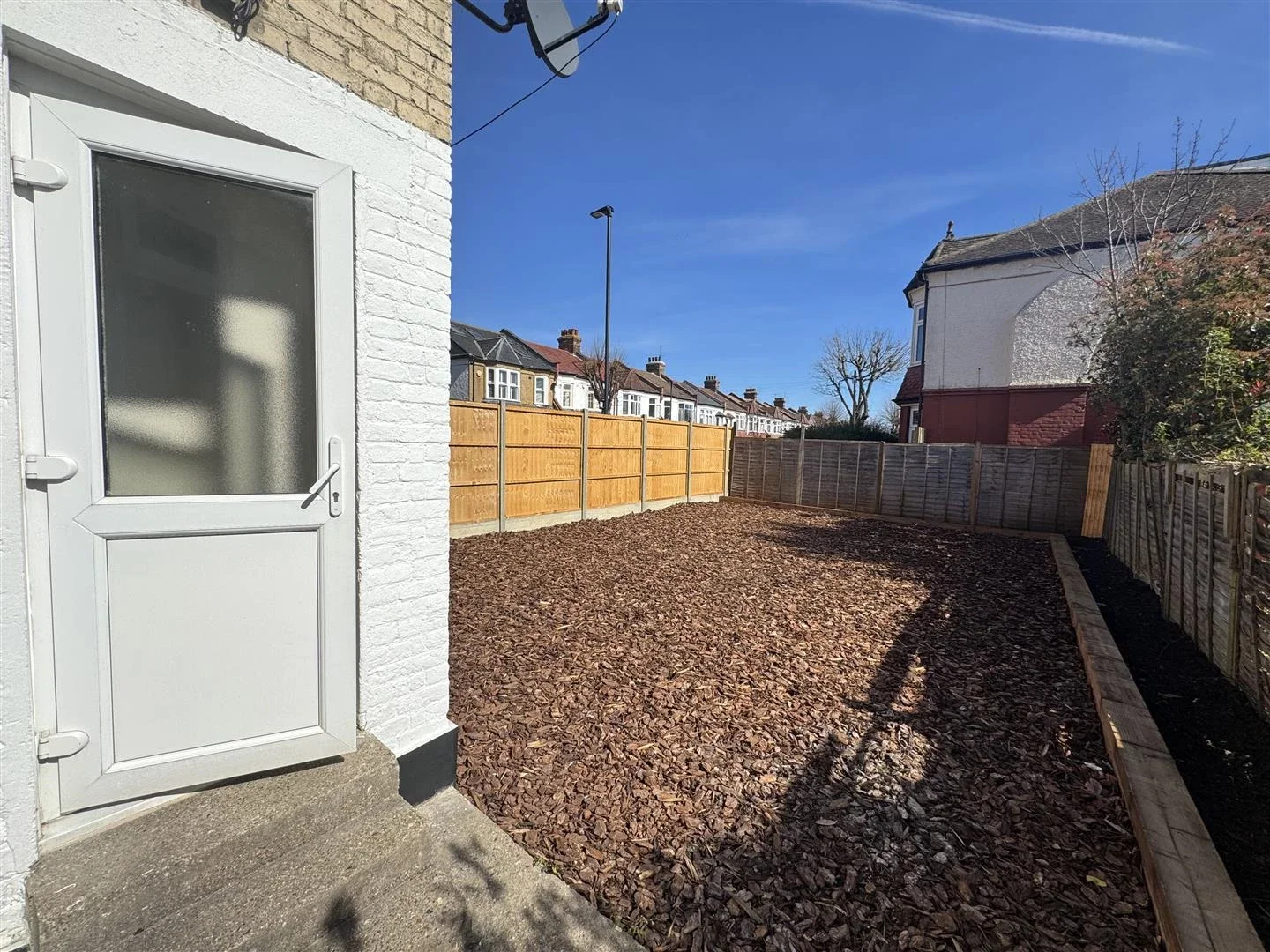 Flat Kelvin Avenue in Greater London