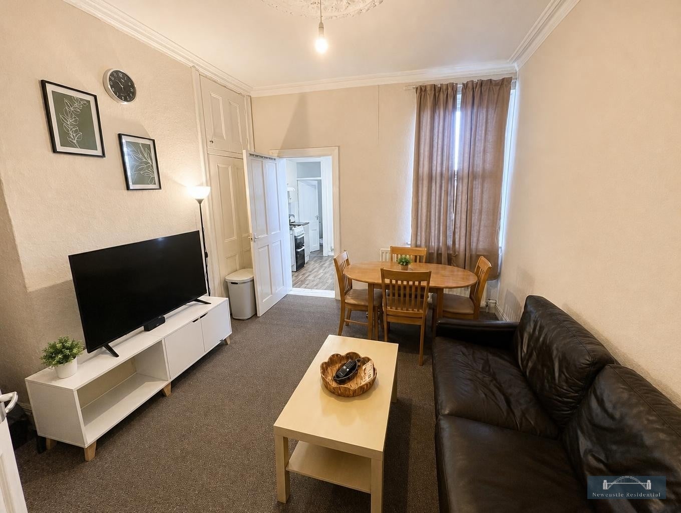 Flat Wingrove Avenue in Newcastle upon Tyne