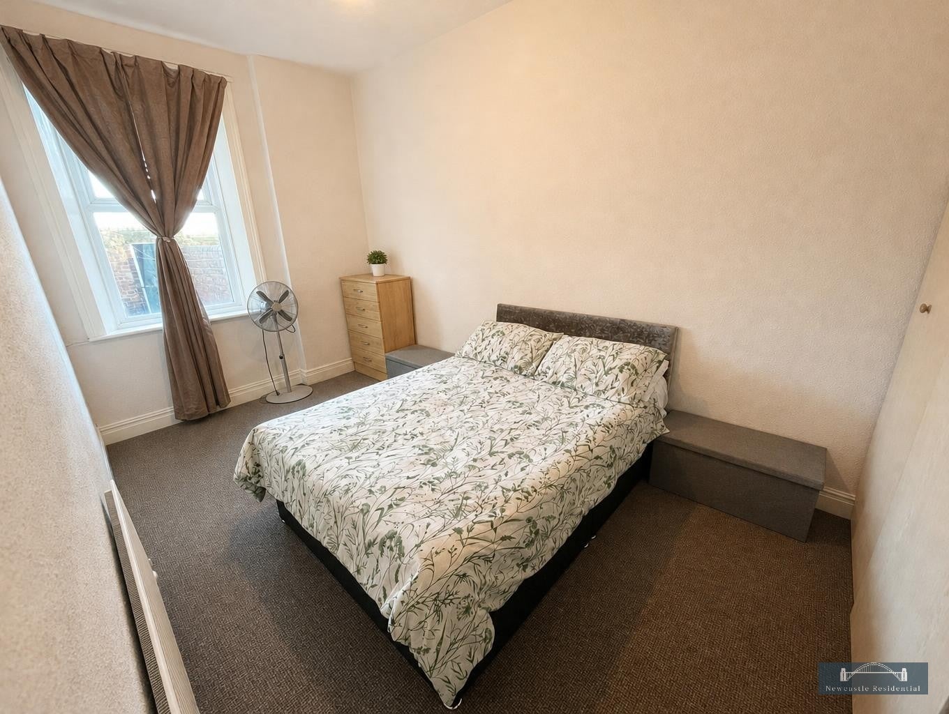 Flat Wingrove Avenue in Newcastle upon Tyne