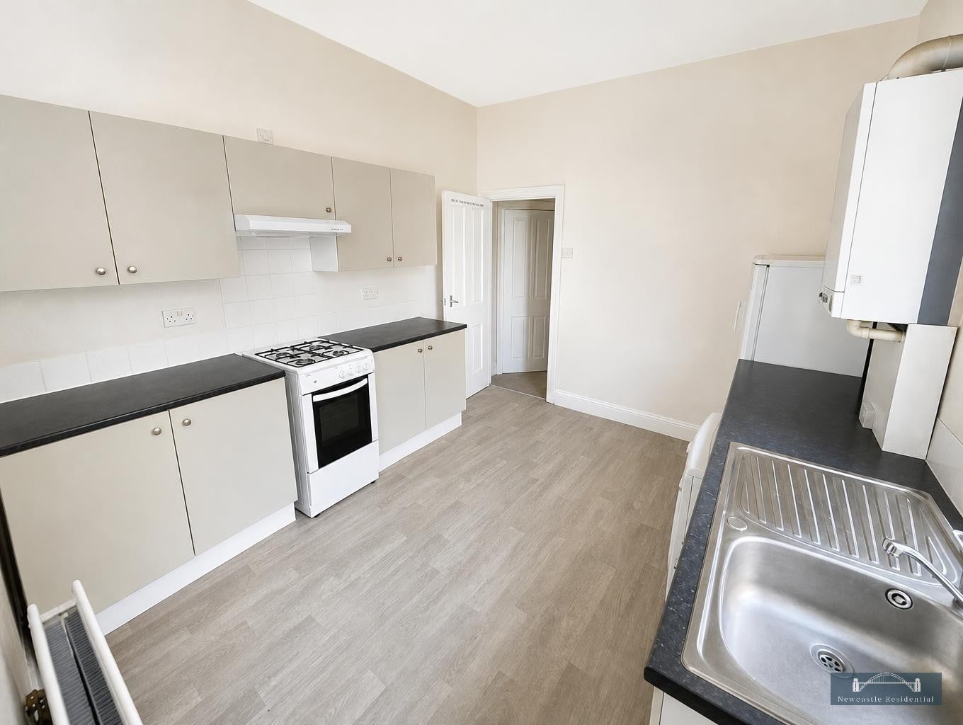 Flat Wingrove Avenue in Newcastle upon Tyne