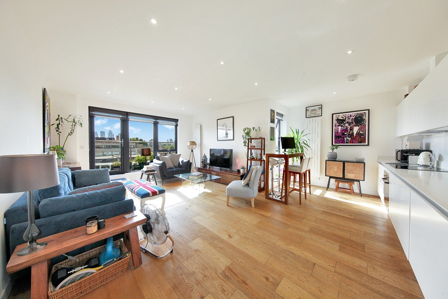 Flat Waleorde Road in Greater London