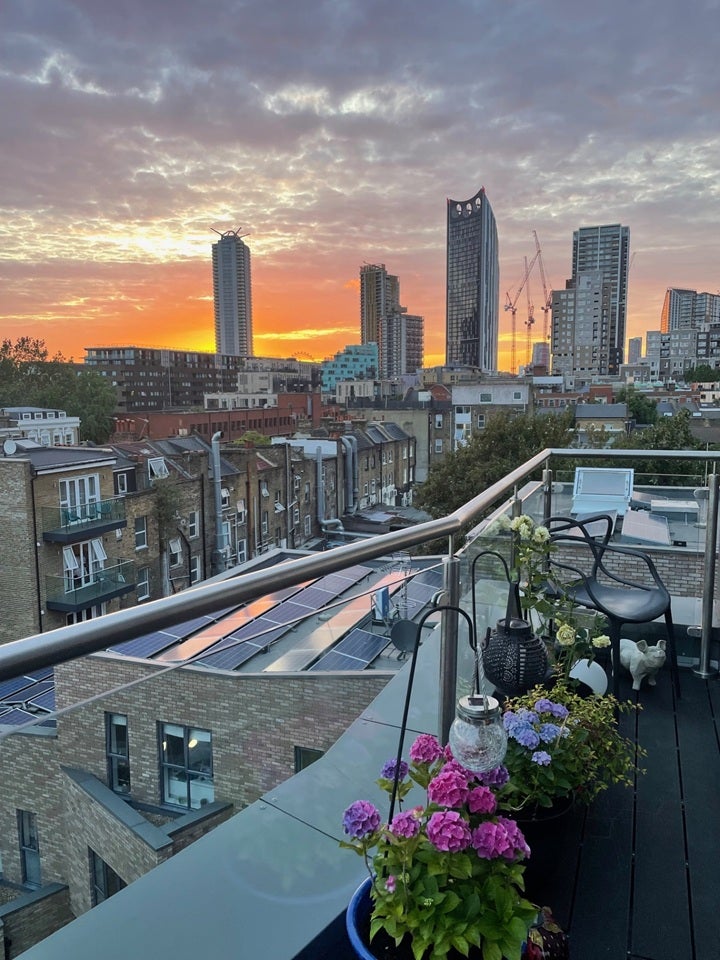 Flat Waleorde Road in Greater London