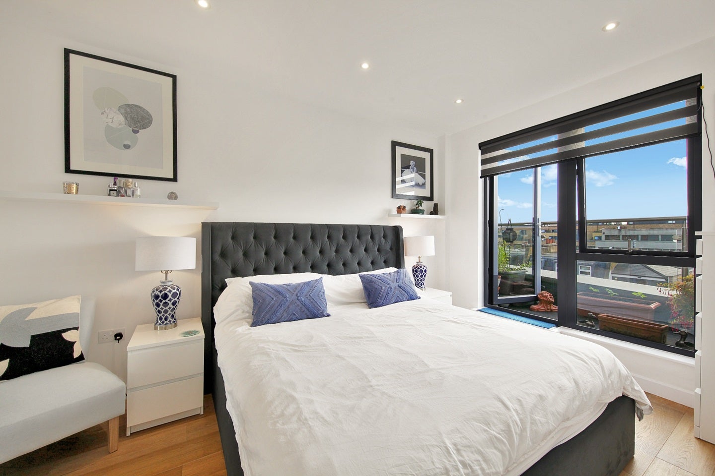 Flat Waleorde Road in Greater London