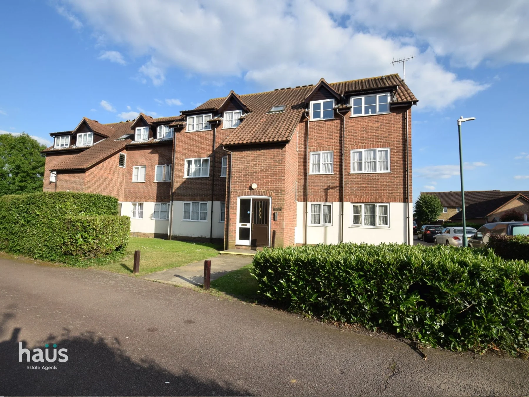 Flat Falcon Close in Dartford