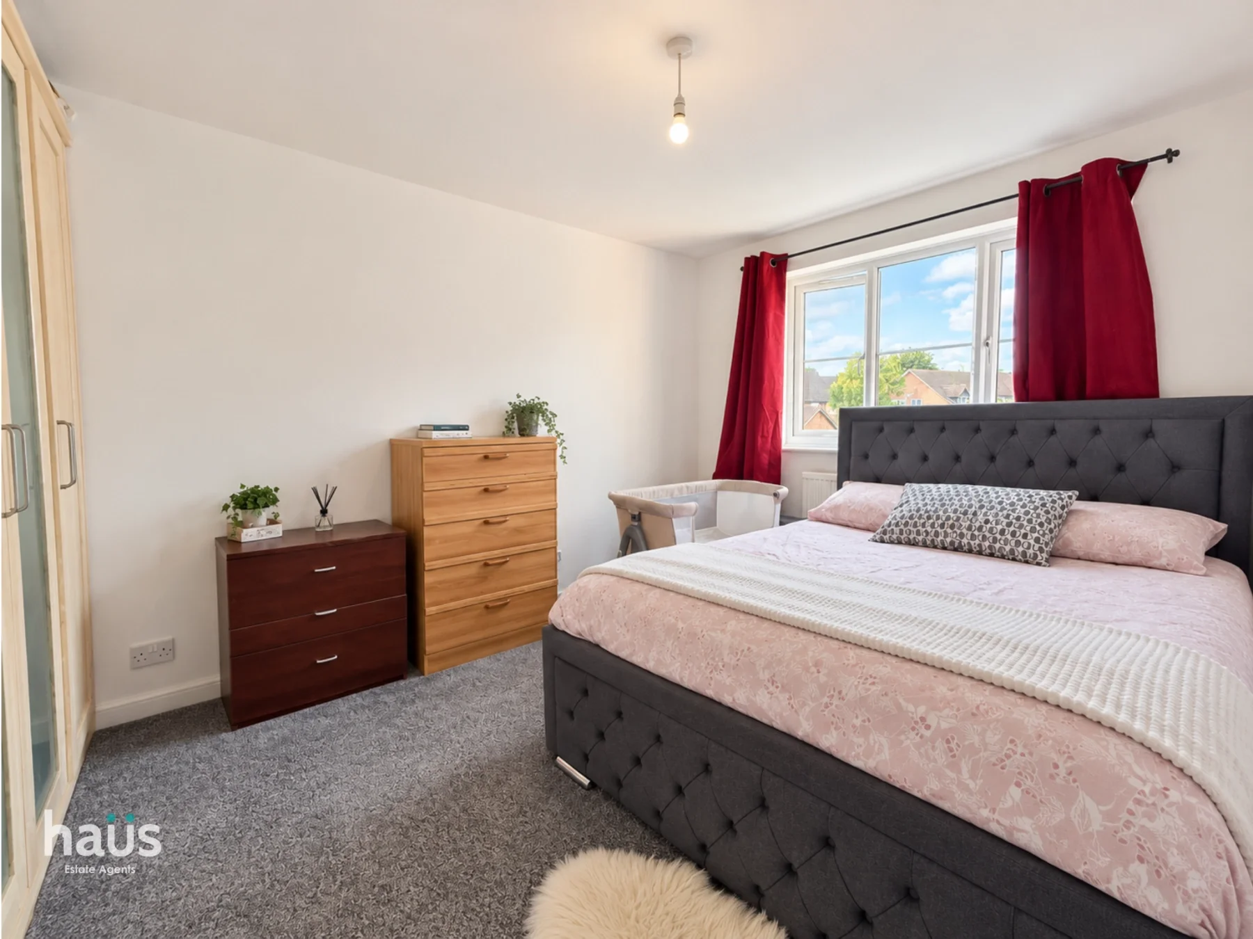 Flat Falcon Close in Dartford