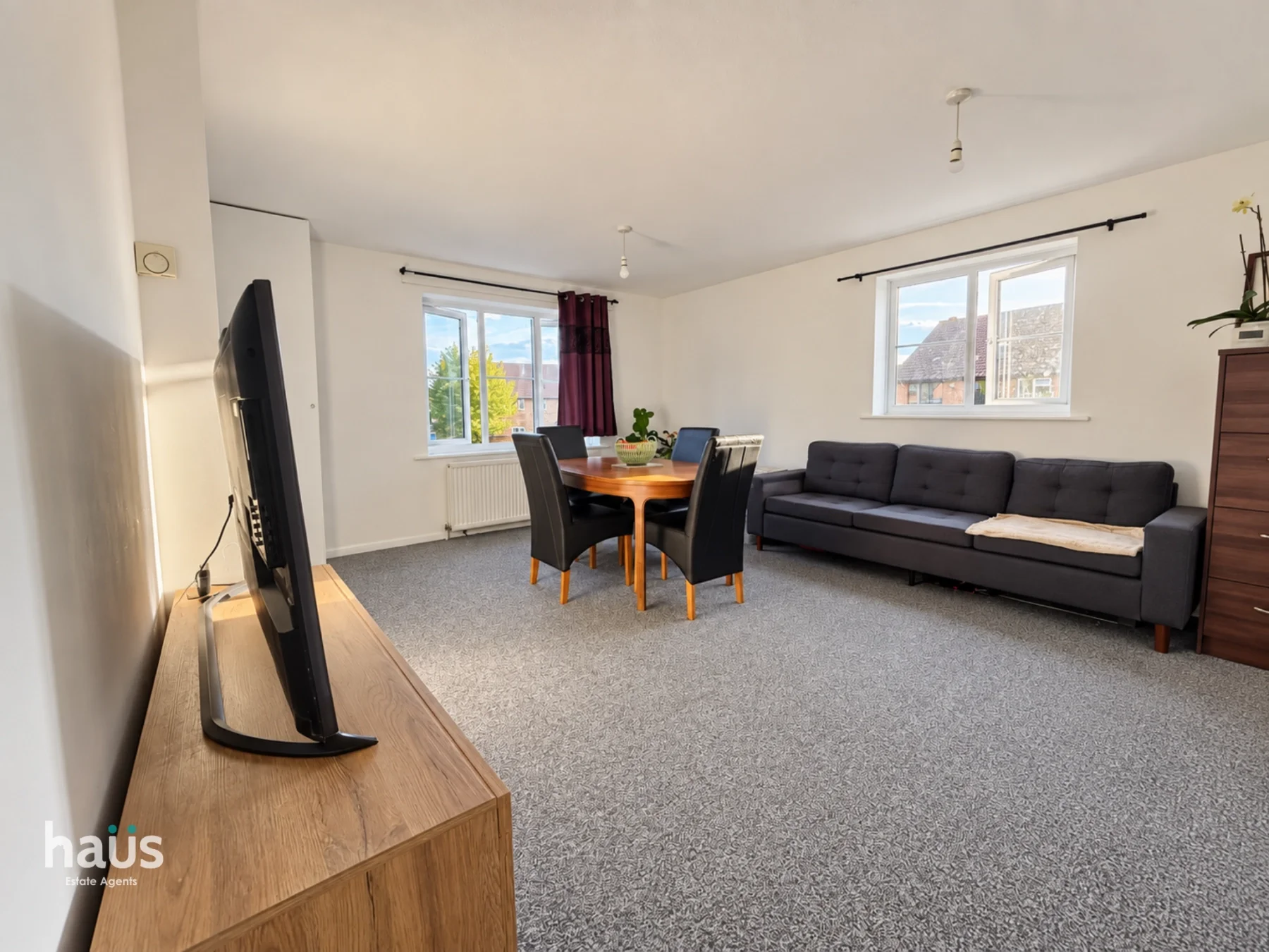 Flat Falcon Close in Dartford