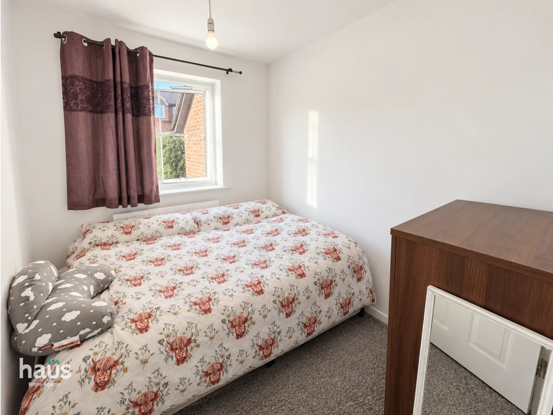 Flat Falcon Close in Dartford