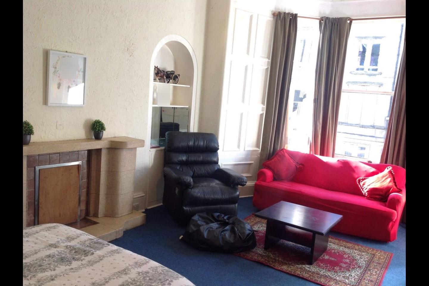 Flat Polwarth Gardens in City of Edinburgh