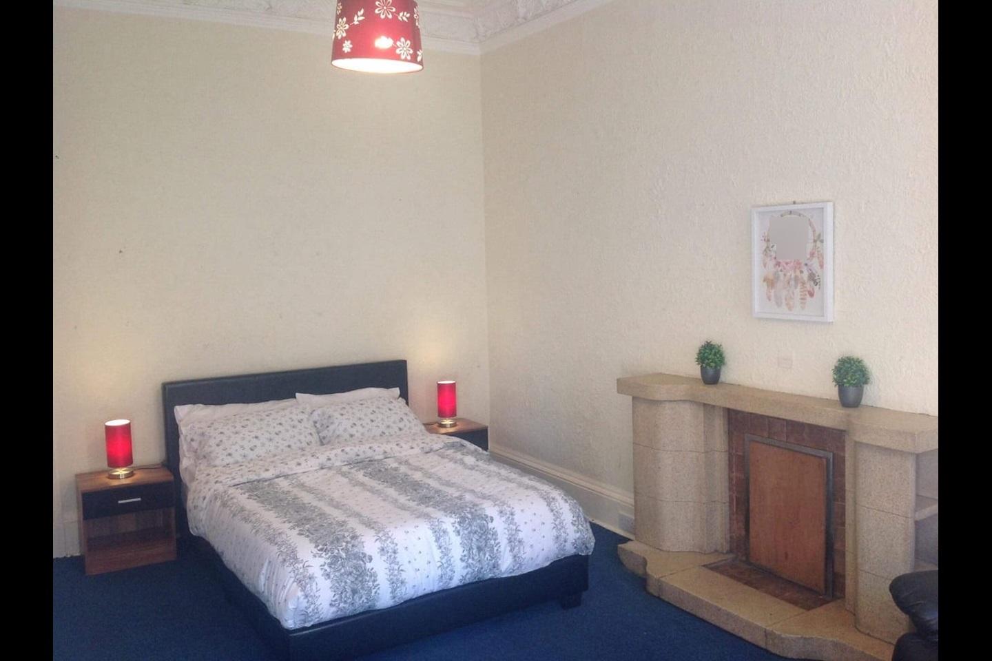 Flat Polwarth Gardens in City of Edinburgh