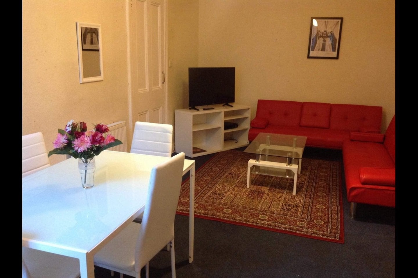 Flat Polwarth Gardens in City of Edinburgh