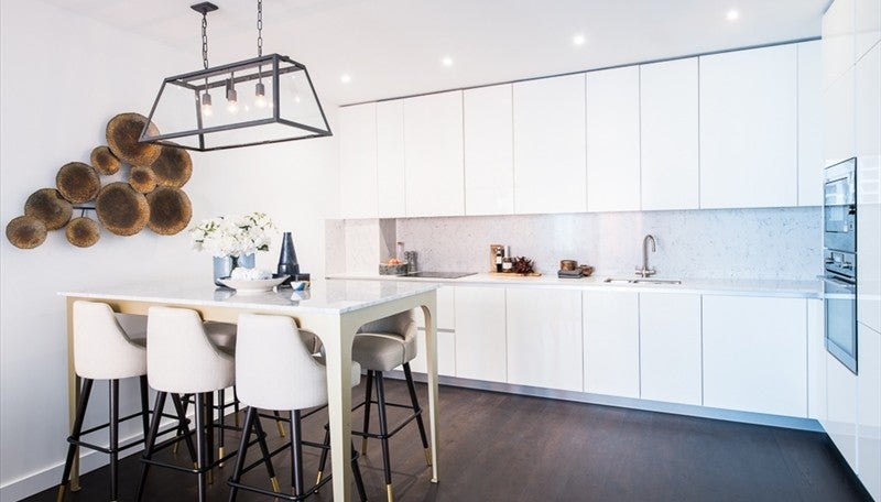 Flat Ponton Road in Greater London