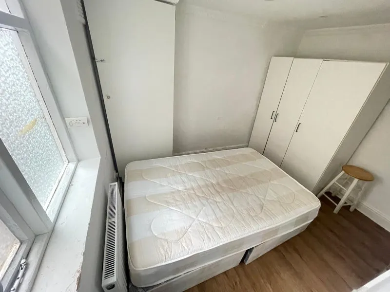 Flat Saint Maur Road in Greater London