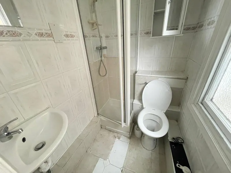Flat Saint Maur Road in Greater London