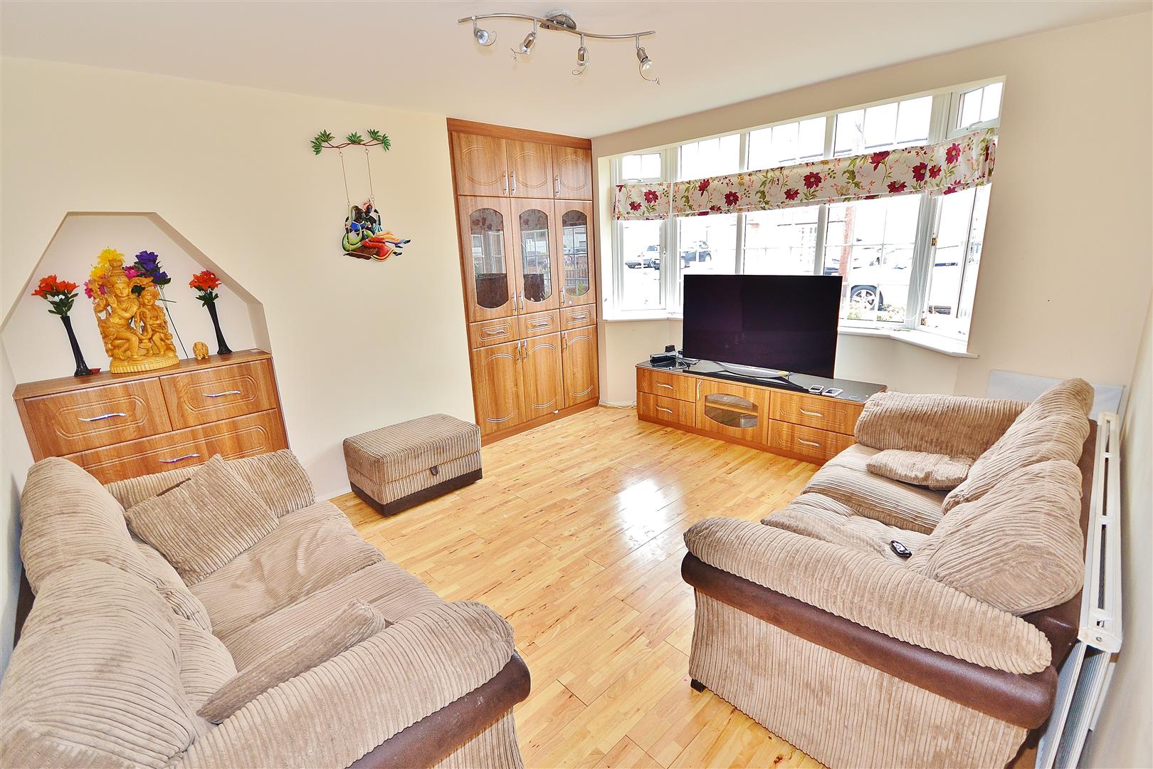 Room Sandringham Close in Greater London