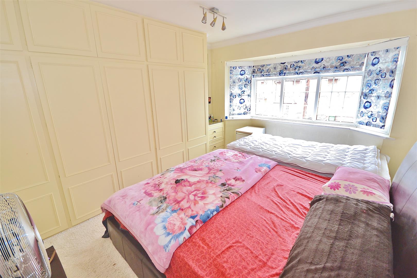 Room Sandringham Close in Greater London