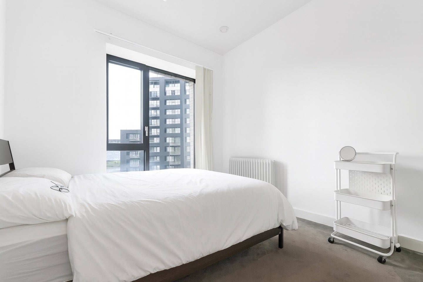 Flat Botanic Square in Greater London