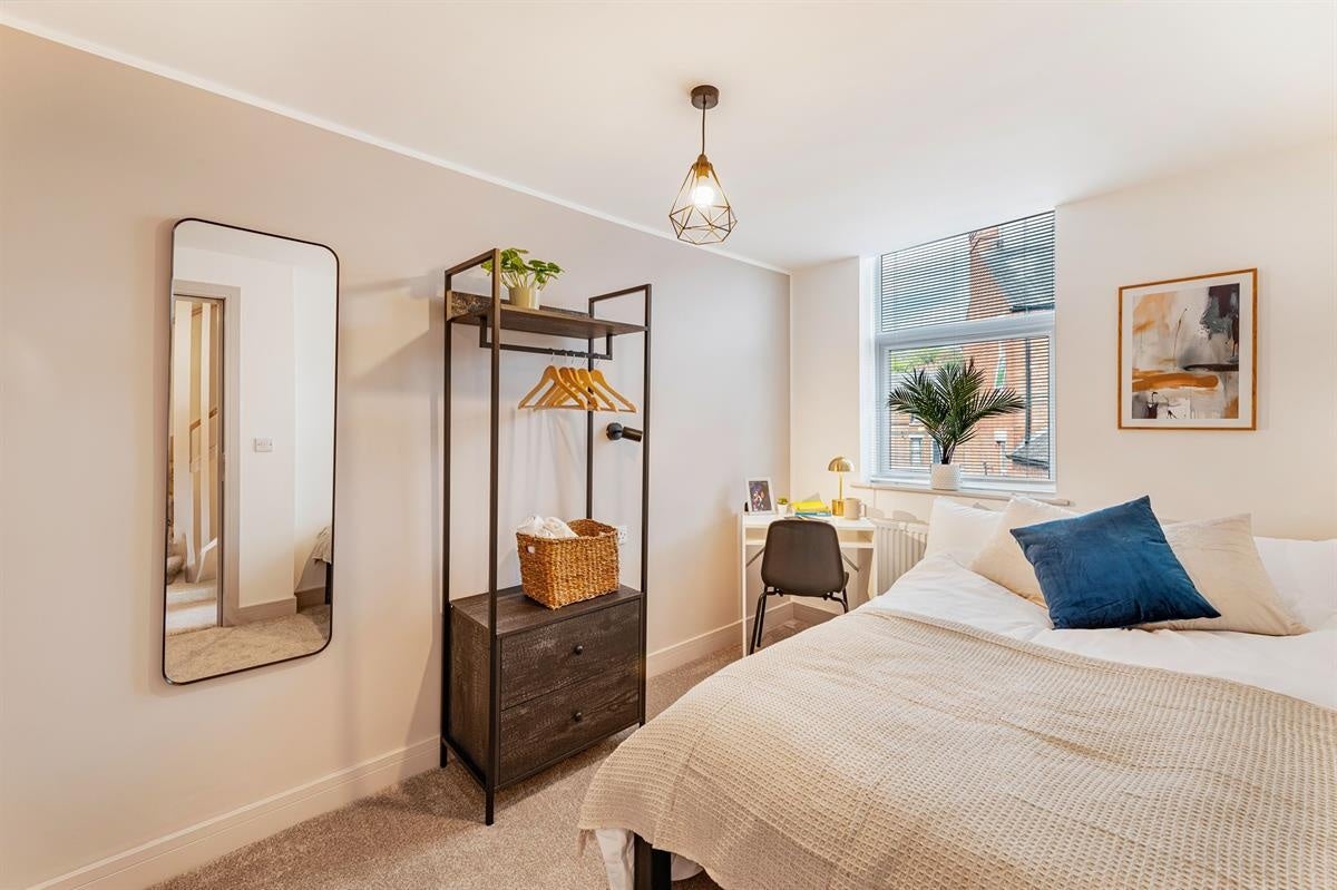 Room Colwick Road in Nottingham
