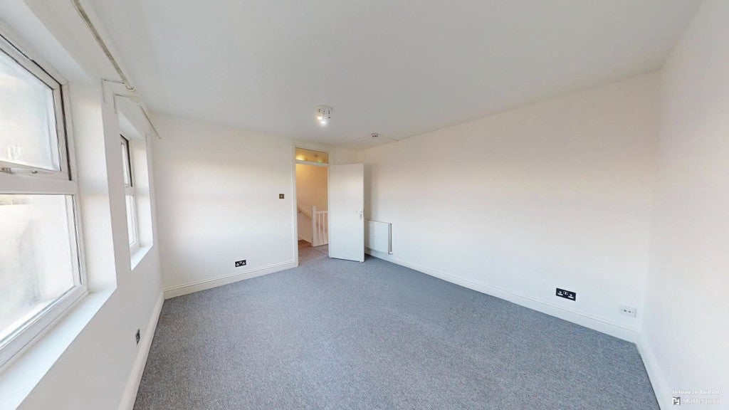 Room Glencairn Road in Greater London