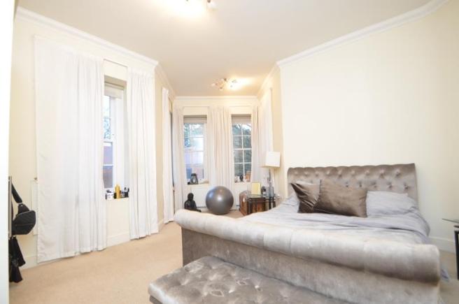 Flat Lidgould Grove in Greater London