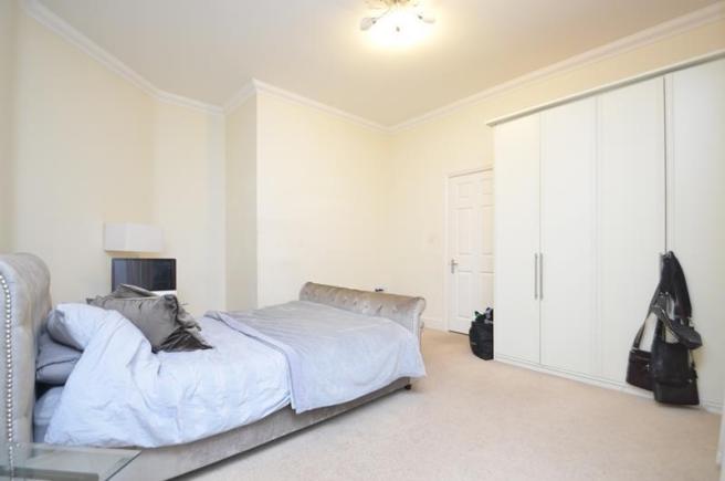 Flat Lidgould Grove in Greater London