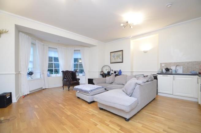 Flat Lidgould Grove in Greater London