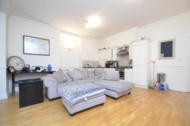 Flat Lidgould Grove in Greater London