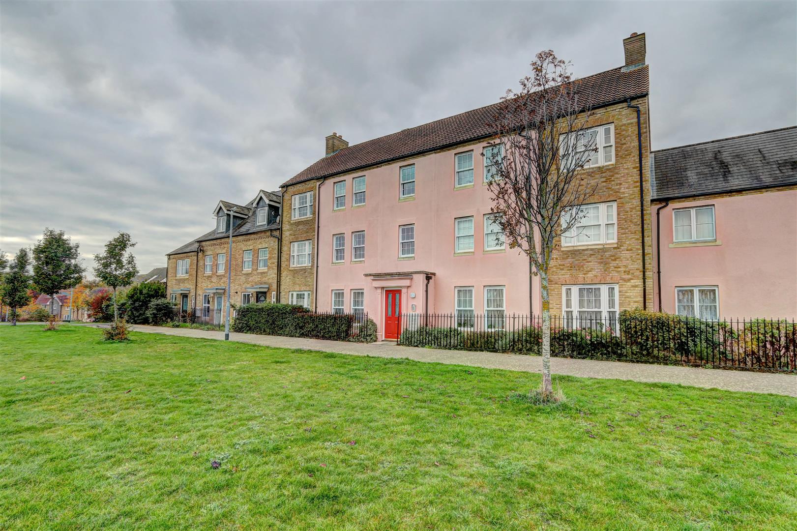 Flat King's Avenue in Ely