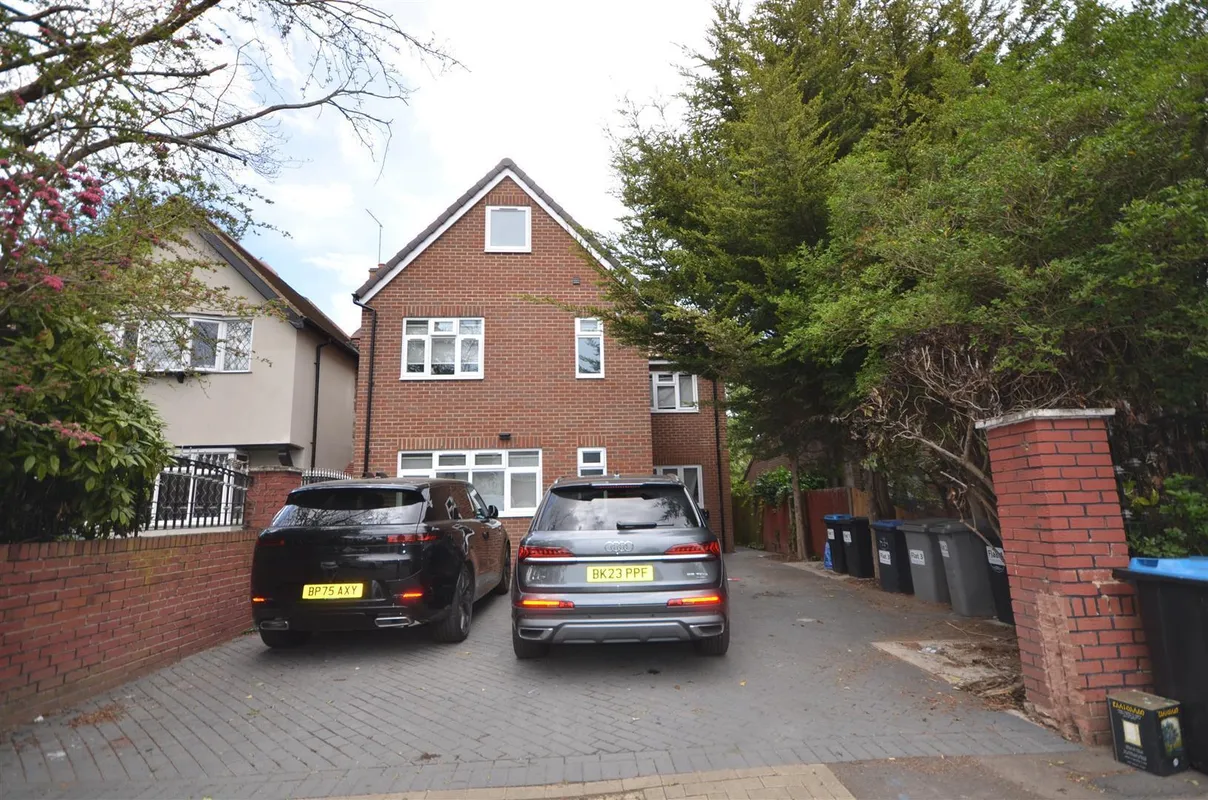Flat Oakington Avenue in Greater London