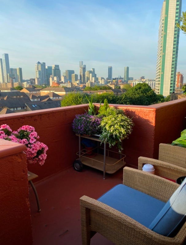 Flat Longshore in Greater London