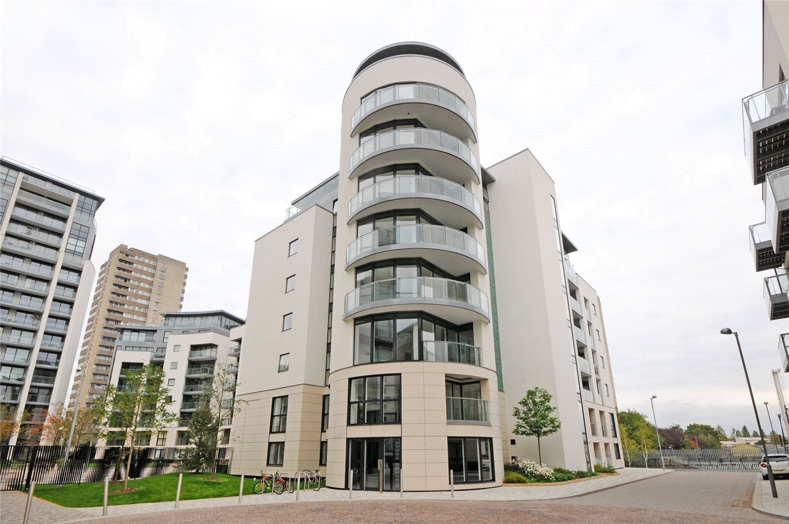 Flat Pump House Crescent in Greater London