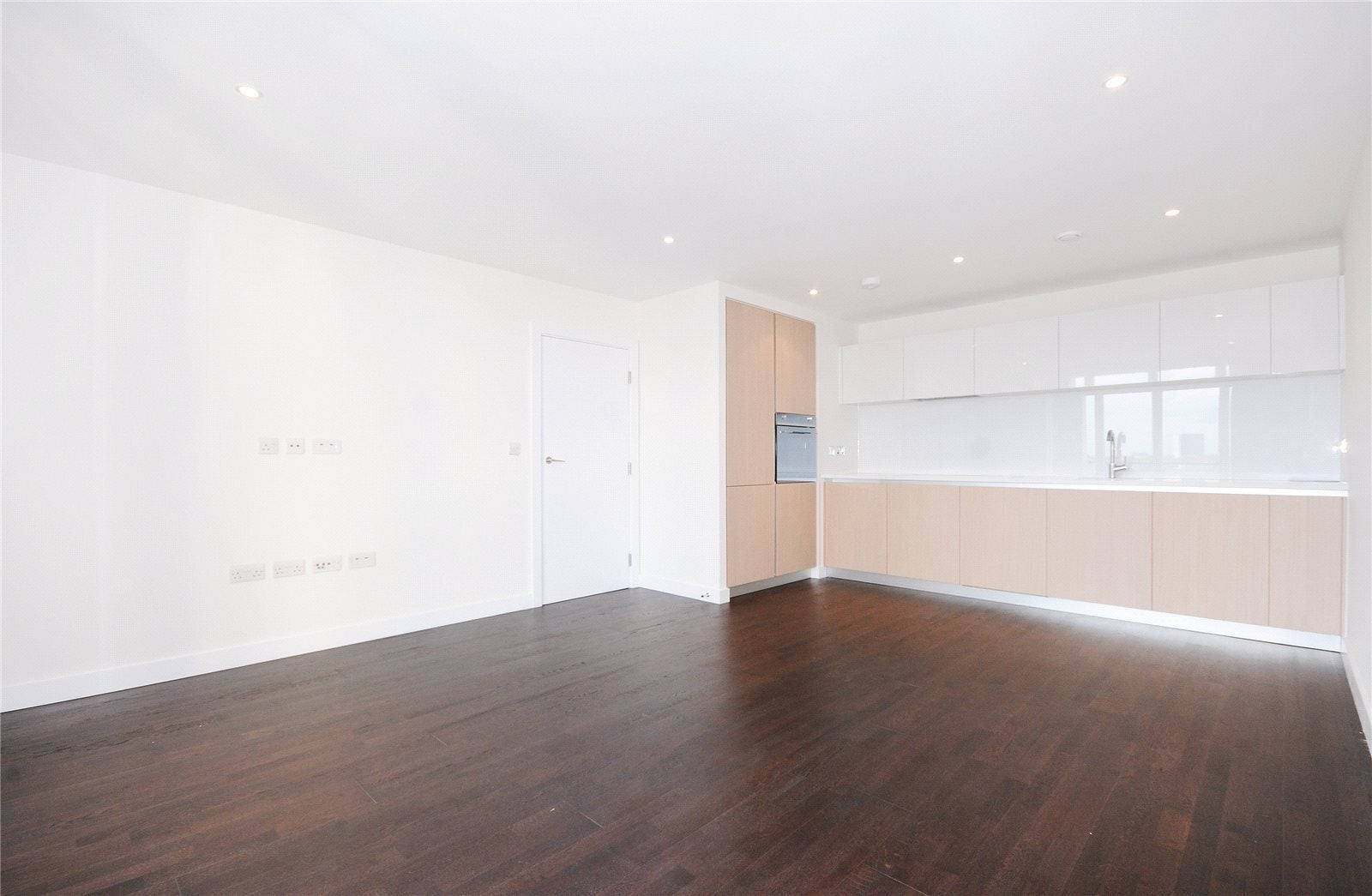Flat Pump House Crescent in Greater London